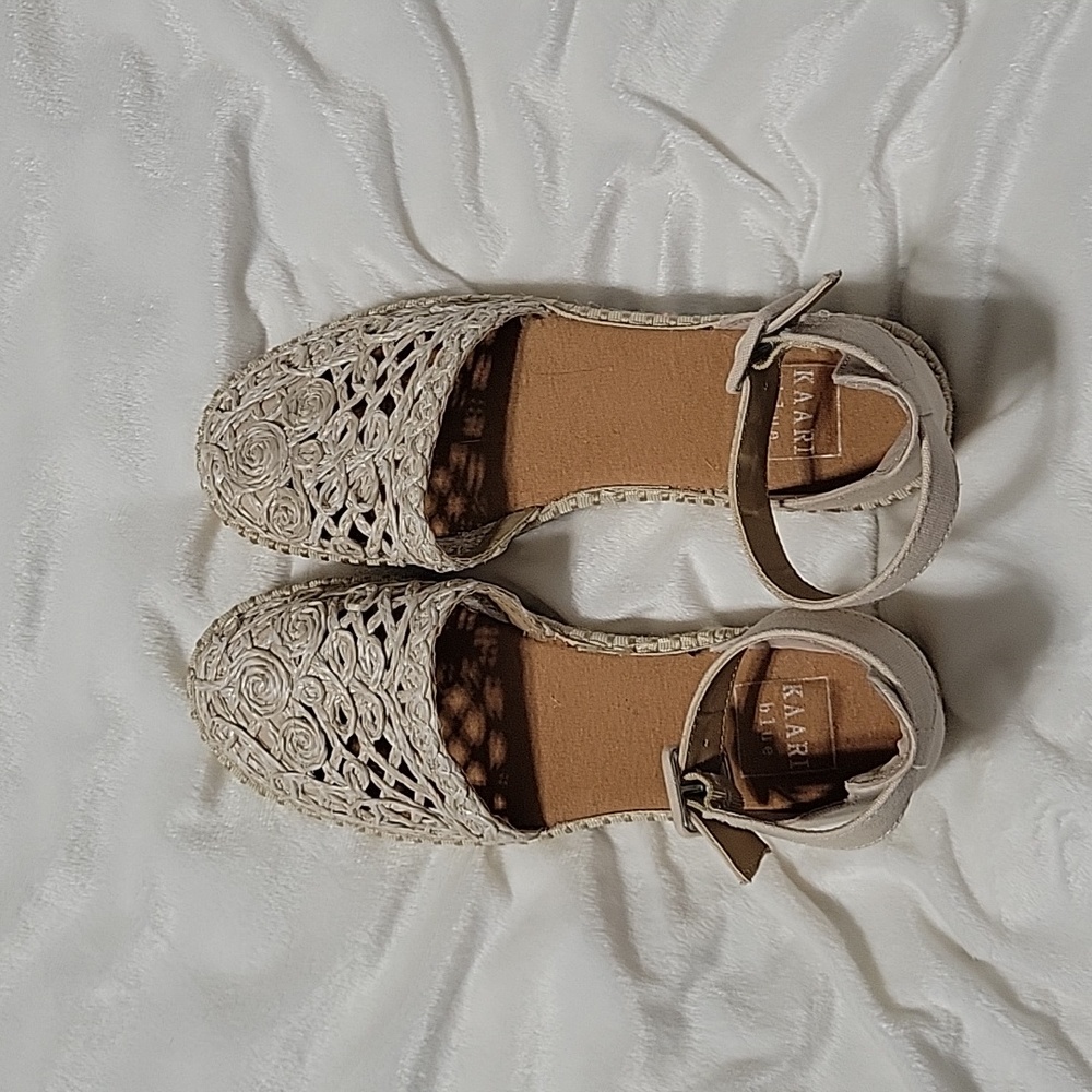 Like new Kaari Blue sz 6.5 womens sandals